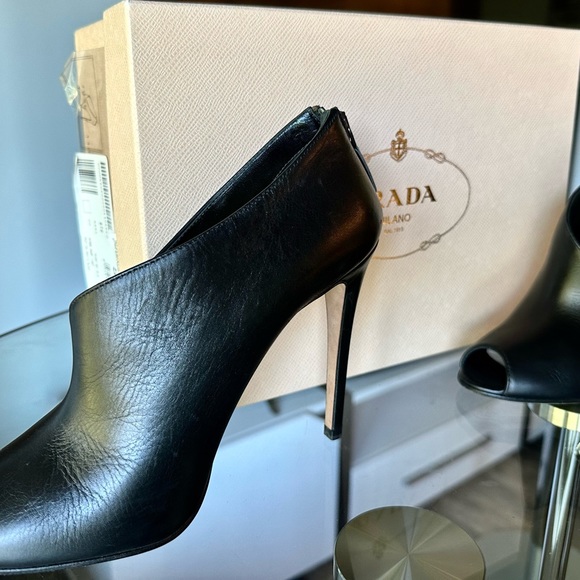 Prada peep toes bootie , leather. Black color. - Picture 7 of 8